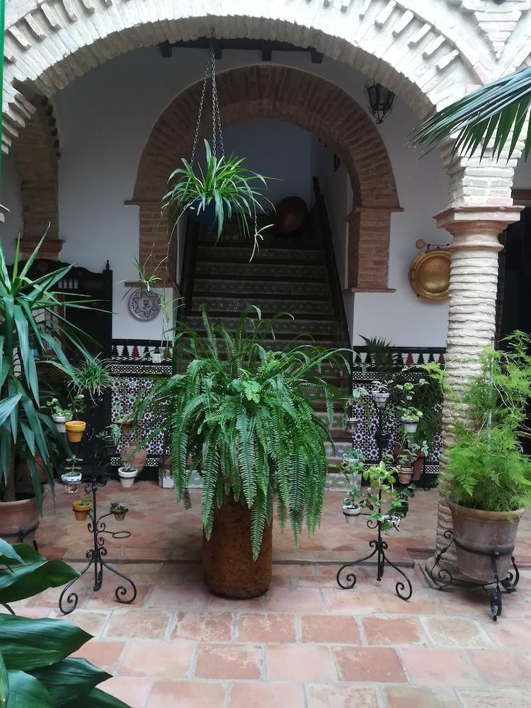 Hostal Comercio Кармона Экстерьер фото