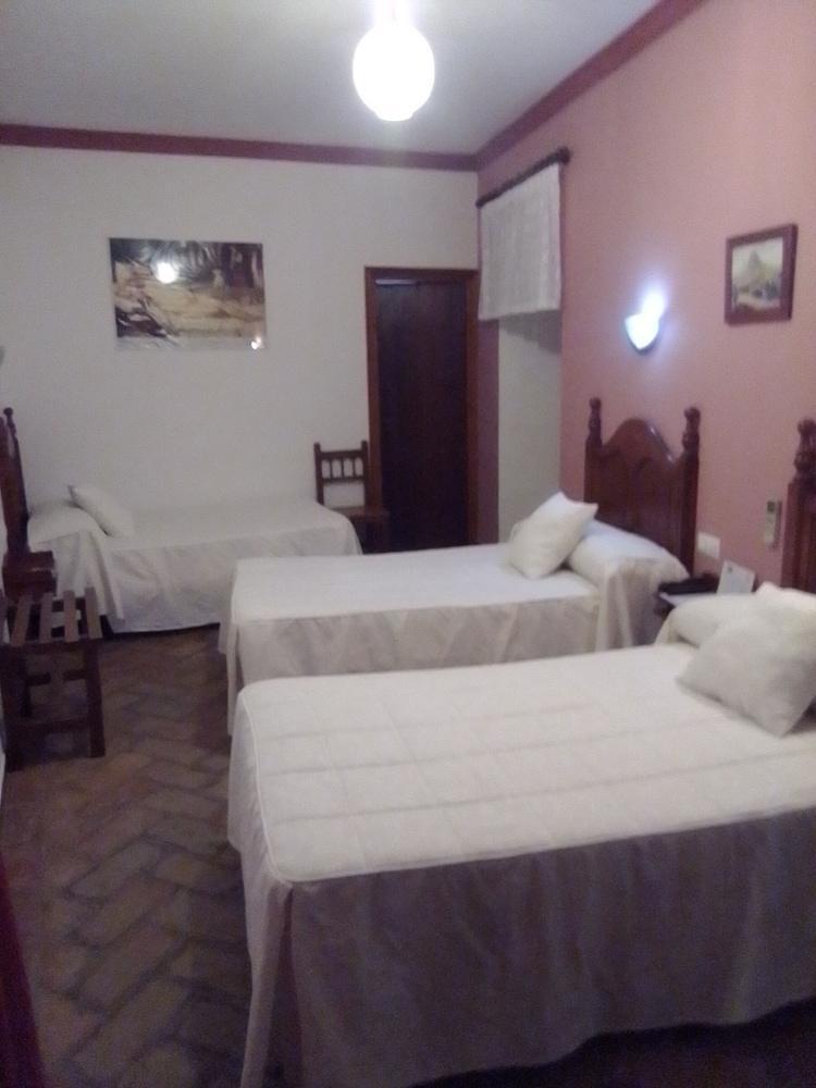 Hostal Comercio Кармона Экстерьер фото